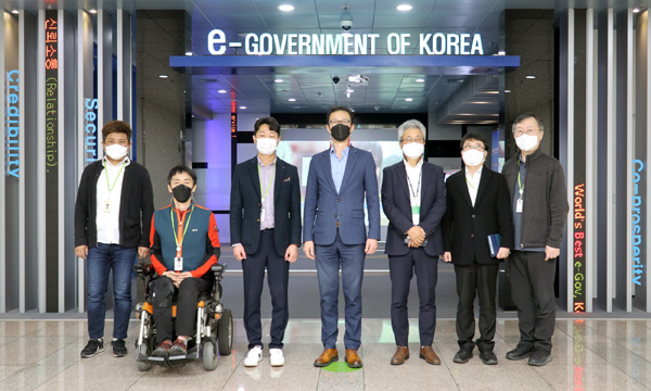 A visit of delegation from Korea Post Information Center