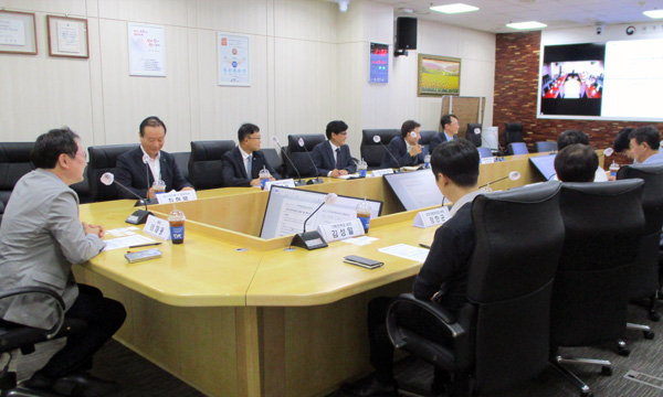 Roundtable meeting with partners