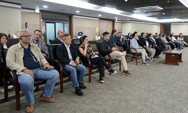 A visit of delegation from Digital Gov. Cooperation Centers