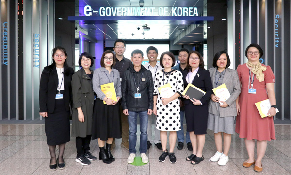 A visit of delegation from Vietnam