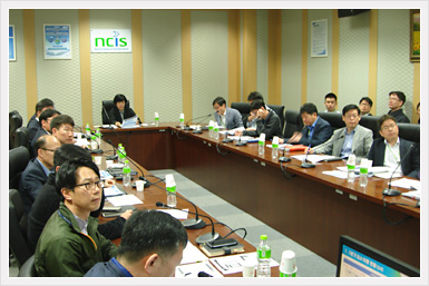 1분기 프로젝트 합동 보고회의를 진행하고 있다.