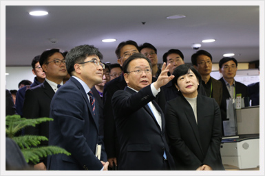 김부겸 장관, 사이버 대응태세 점검 및 근무자 격려