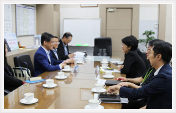 김명희 원장과 GovTech 청장(Mr. KOK Ping Soon)의 티타임